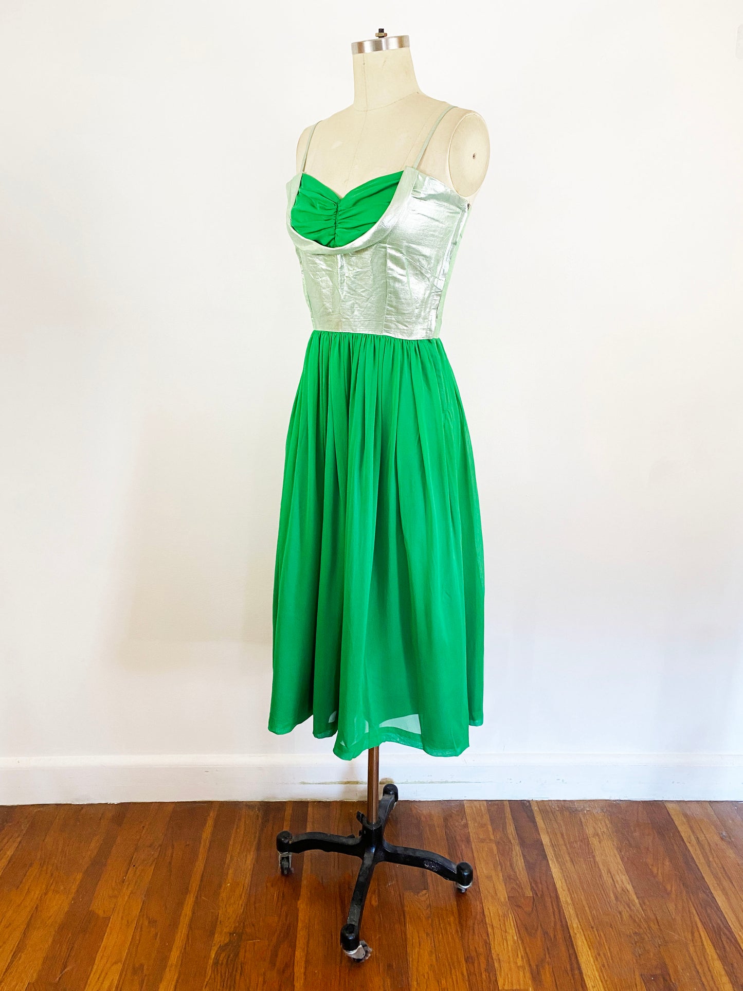 1950s Silver Lame and Green Chiffon Shelf Bust Cocktail Dress Holiday Party / Small 4