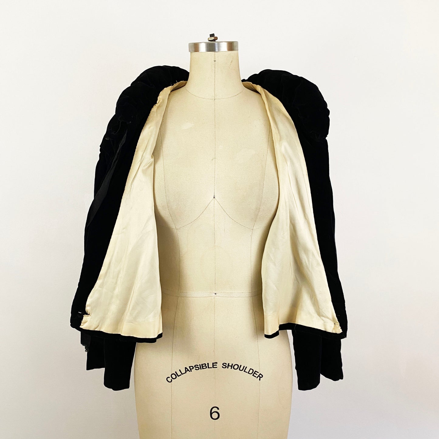 1930s Black Velvet Wrap Bolero Jacket Scalloped Edge Puff Collar Bell Sleeves Gothic Vamp Goth Evening Formal 30s Glamor / Size Medium/Large
