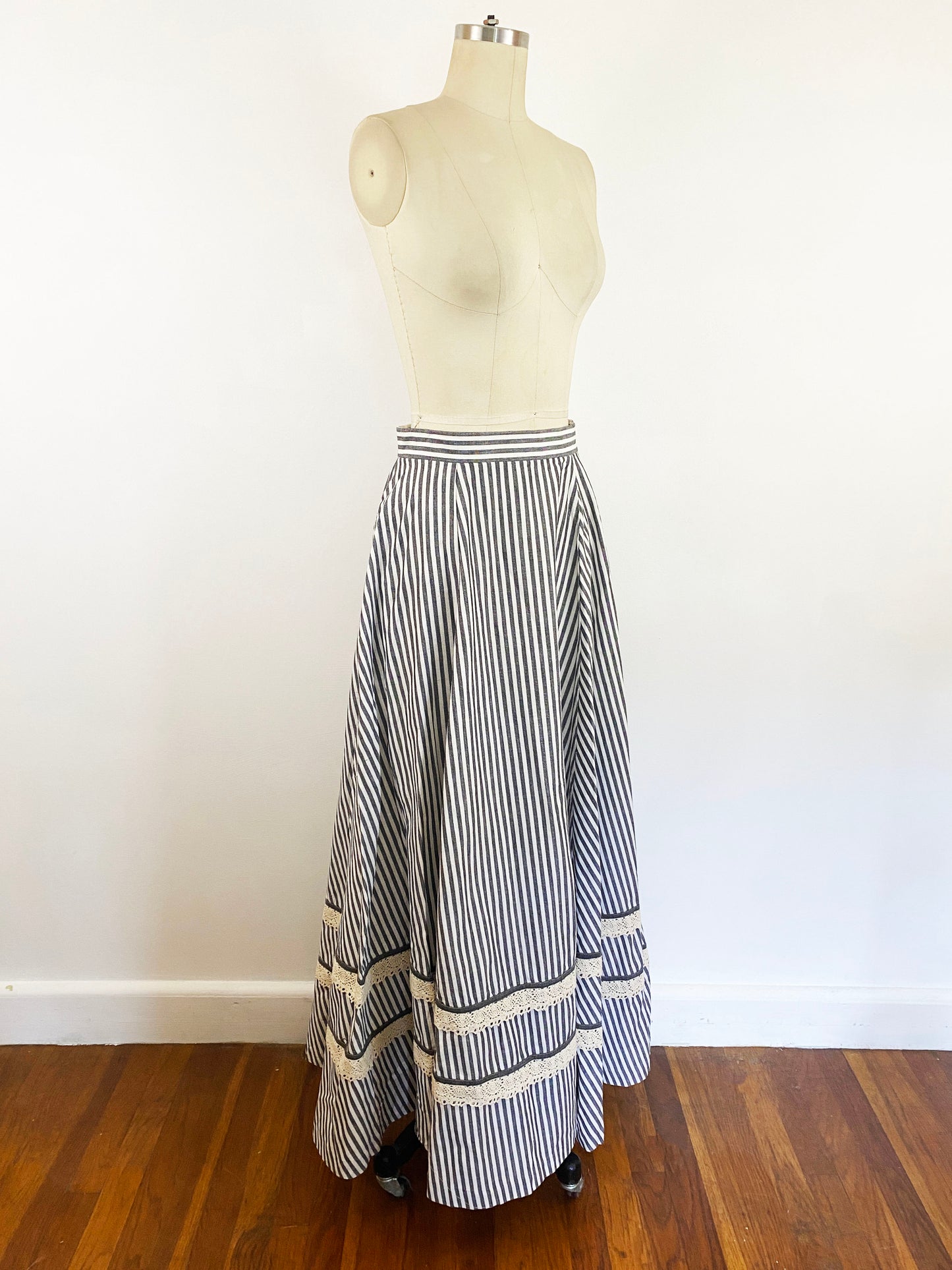 1970s Girasol by Gonzalo Bauer Gray Striped and Natural Cotton Lace Full Maxi Skirt Prairie Skirt Mexican Designer / Medium