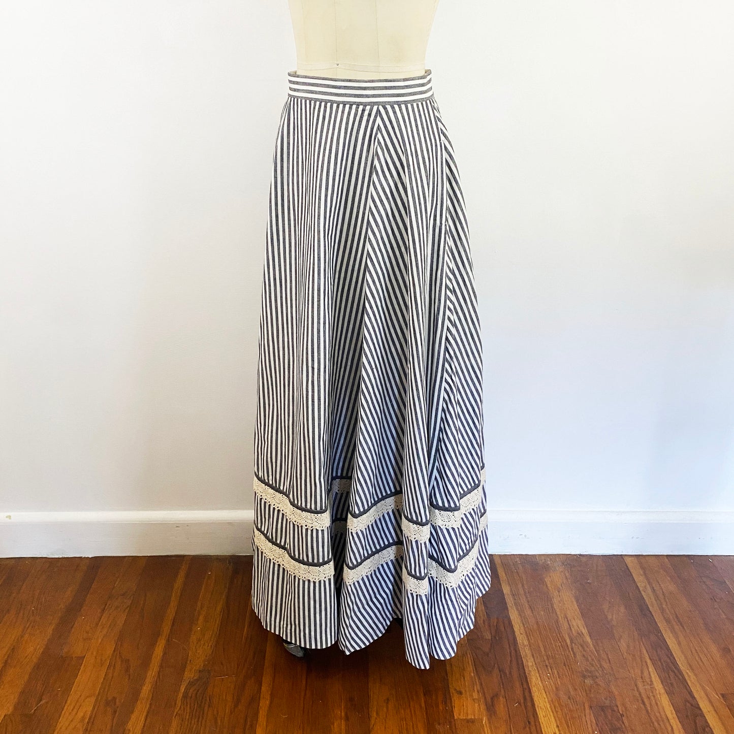 1970s Girasol by Gonzalo Bauer Gray Striped and Natural Cotton Lace Full Maxi Skirt Prairie Skirt Mexican Designer / Medium