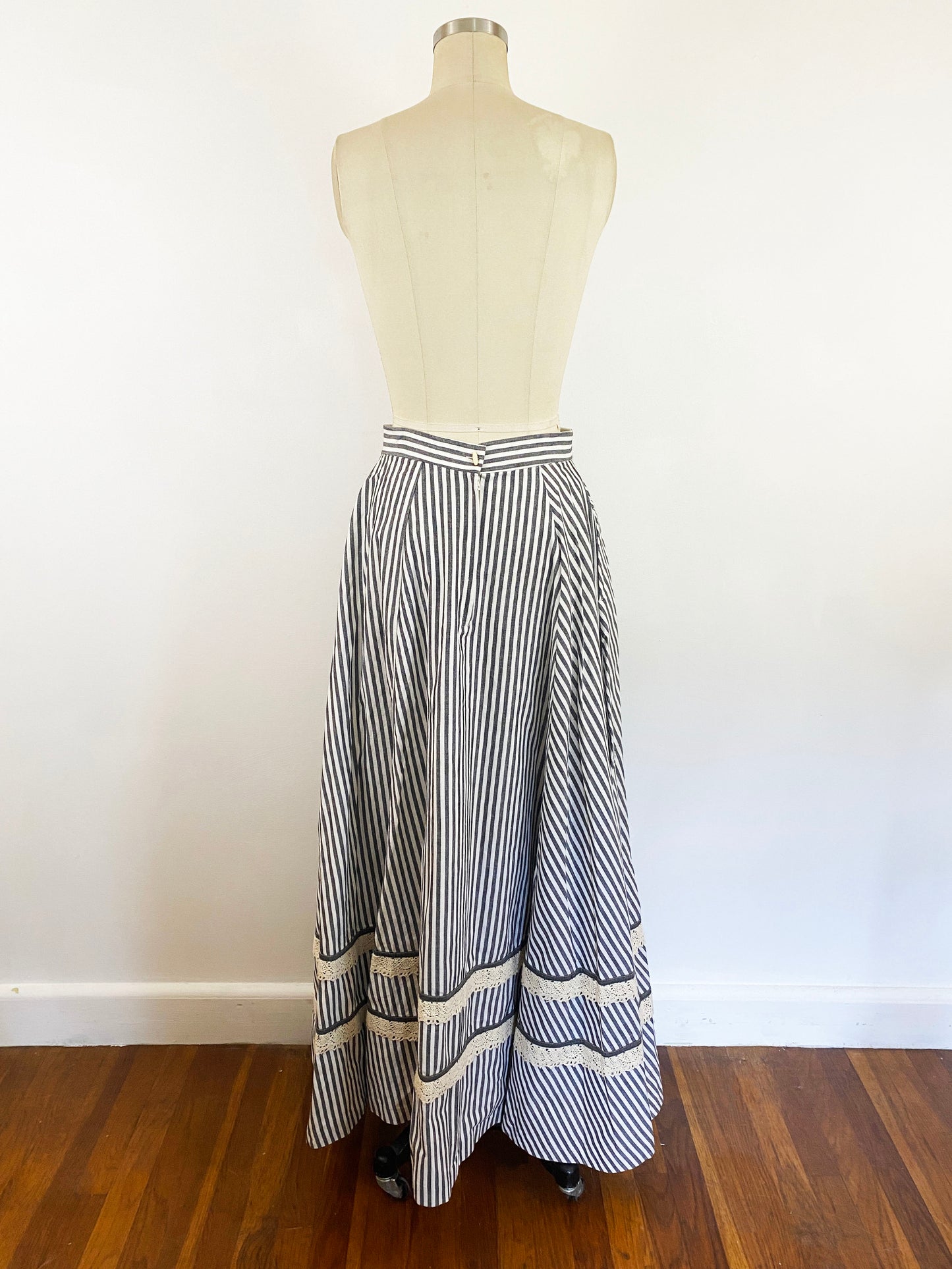 1970s Girasol by Gonzalo Bauer Gray Striped and Natural Cotton Lace Full Maxi Skirt Prairie Skirt Mexican Designer / Medium