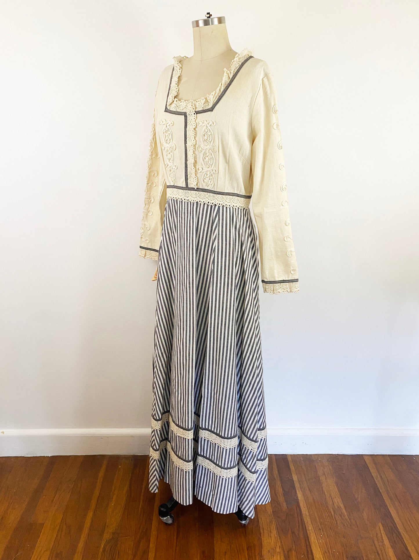 1970s Girasol by Gonzalo Bauer Gray Striped and Natural Cotton Lace and Embroidered Long Sleeve Maxi Prairie Dress Mexican Wedding Dress / Large