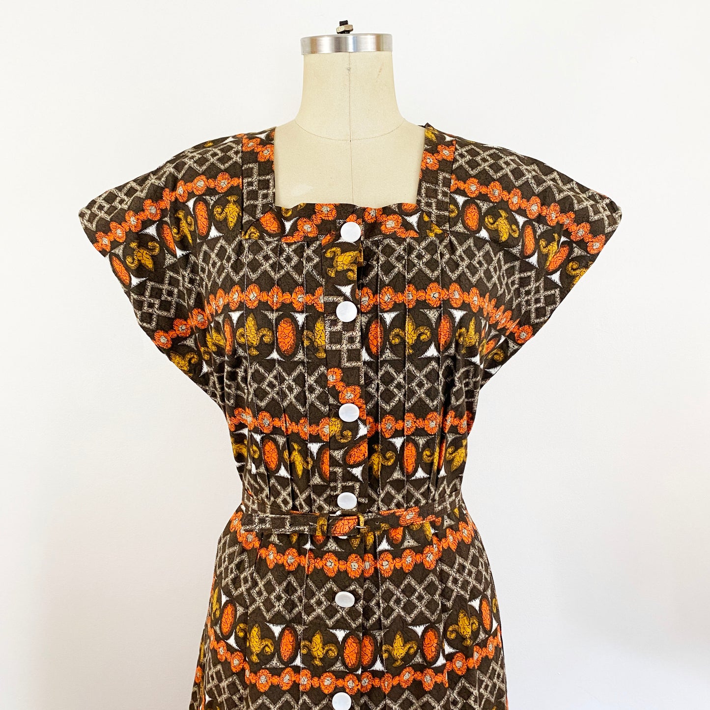 1950s Top Mode Frocks Batik Fleur De Lis Cotton A-line Shirt Dress Brown Orange Day Dress / Vintage Plus Size 0X 14/16