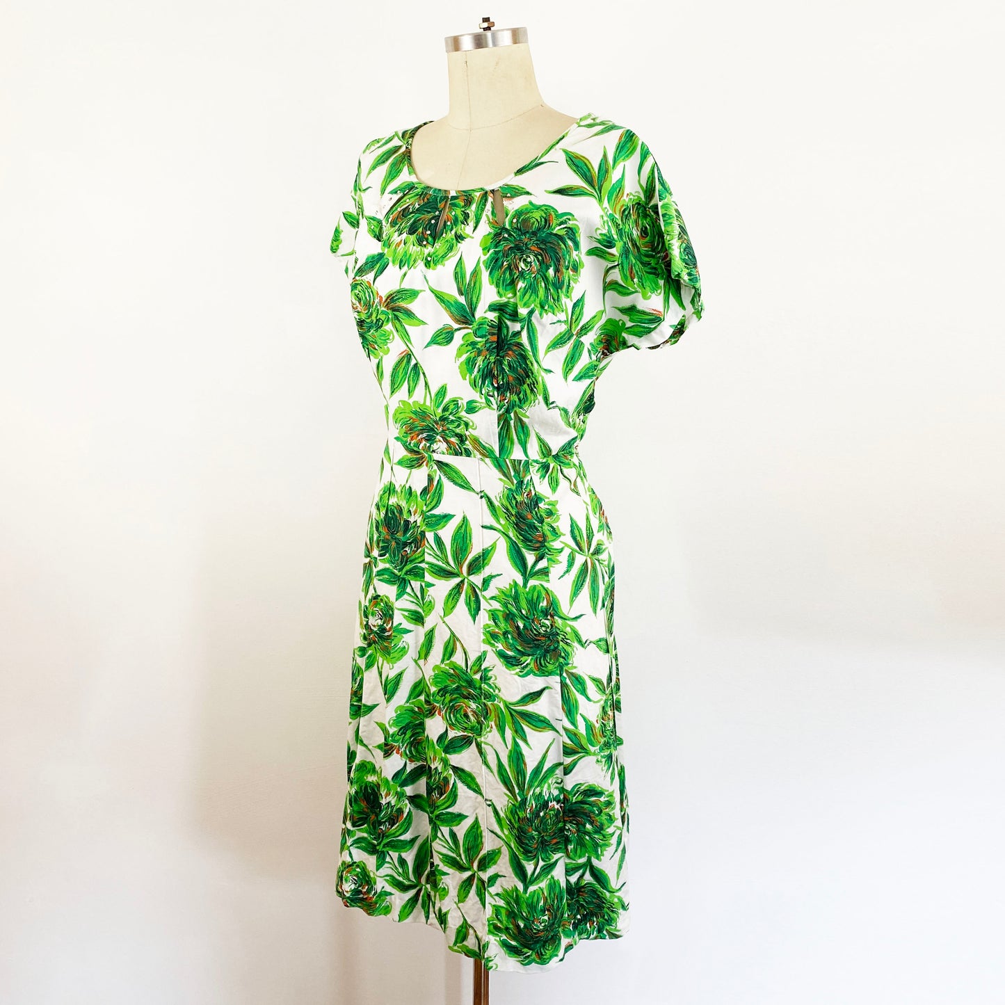 1950s Bold Green and White Floral Chrysanthemum Cotton A-line Dress Cut Out Neckline / Vintage Plus Size 0X 14/16