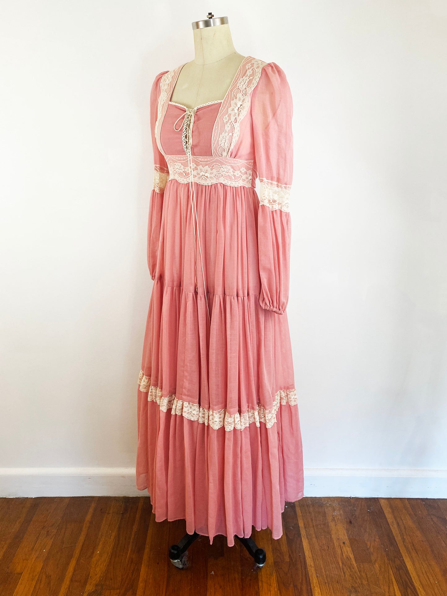 Sale Vintage Nightgown Vassarette Petite 70s, Pink, Beige, Sleeveless,  Embroidered, Floral, Lace, Ankle Length, Maxi, Cottage Core, Lingerie 