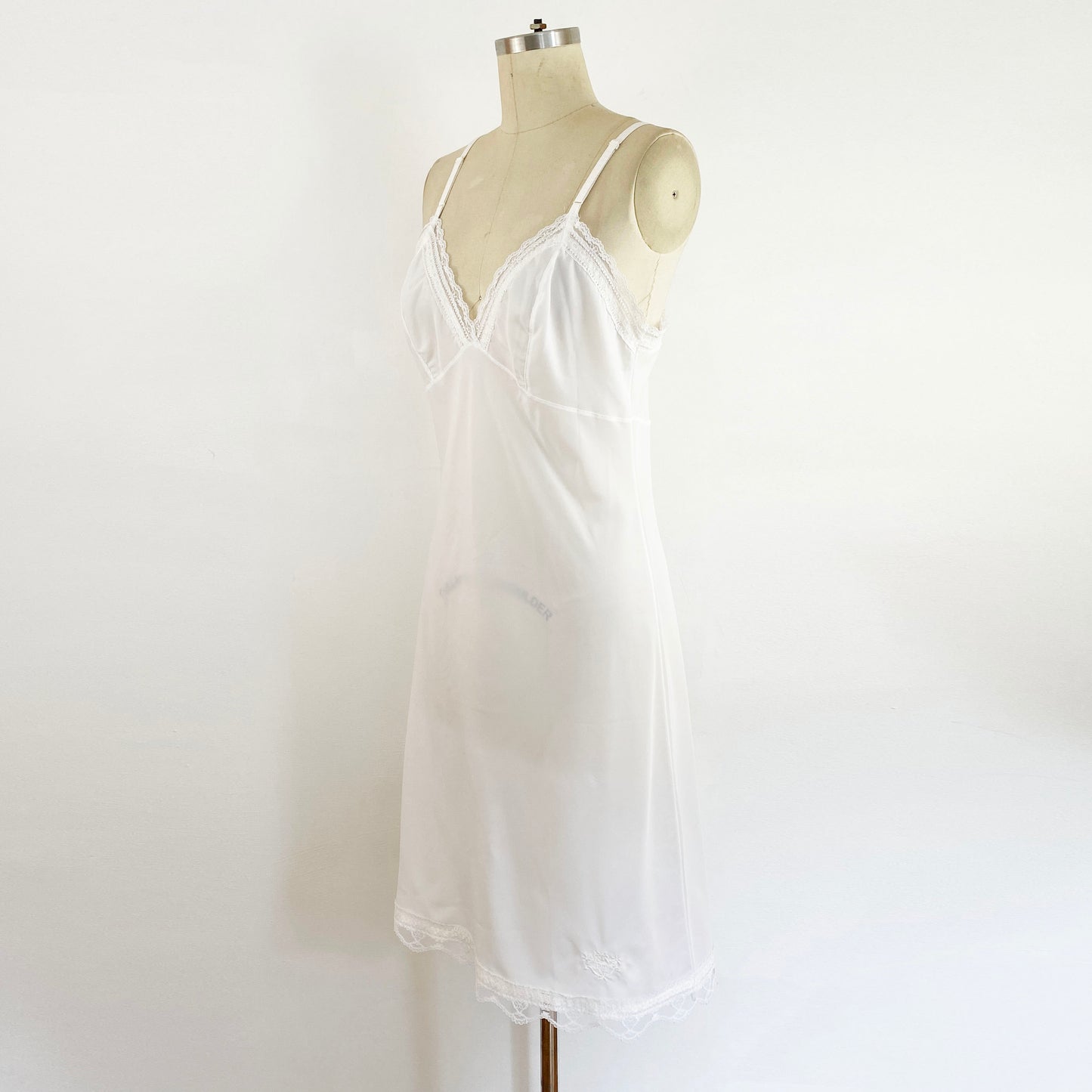 1980s Christian Dior White Embroidered and Lace Slip Dress Chemise Lingerie Nightgown / Size 36 Medium 8