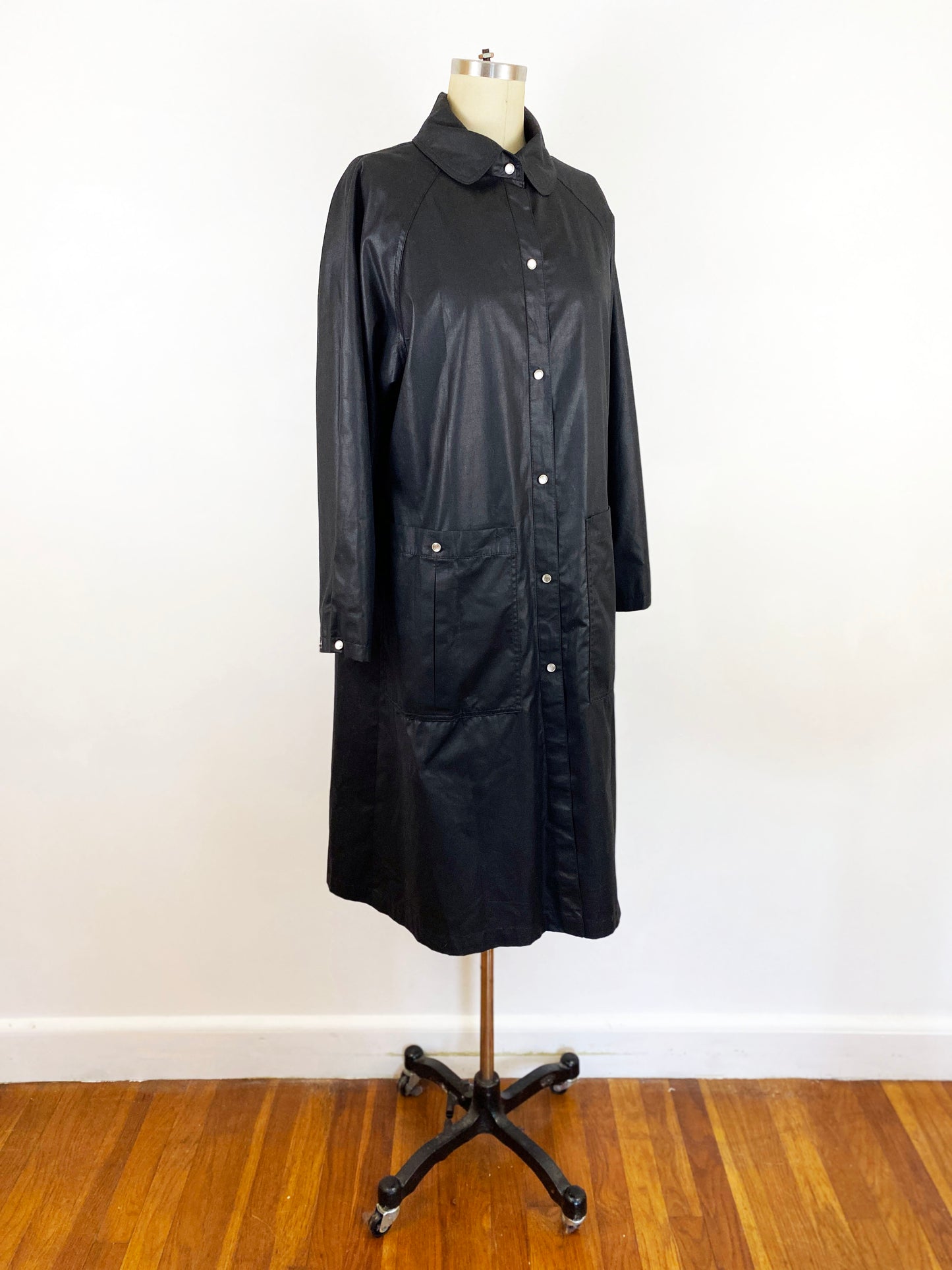 1970s Bonnie Cashin for Russ Taylor Black Minimalist Pearl Snap Trench Coat / Large