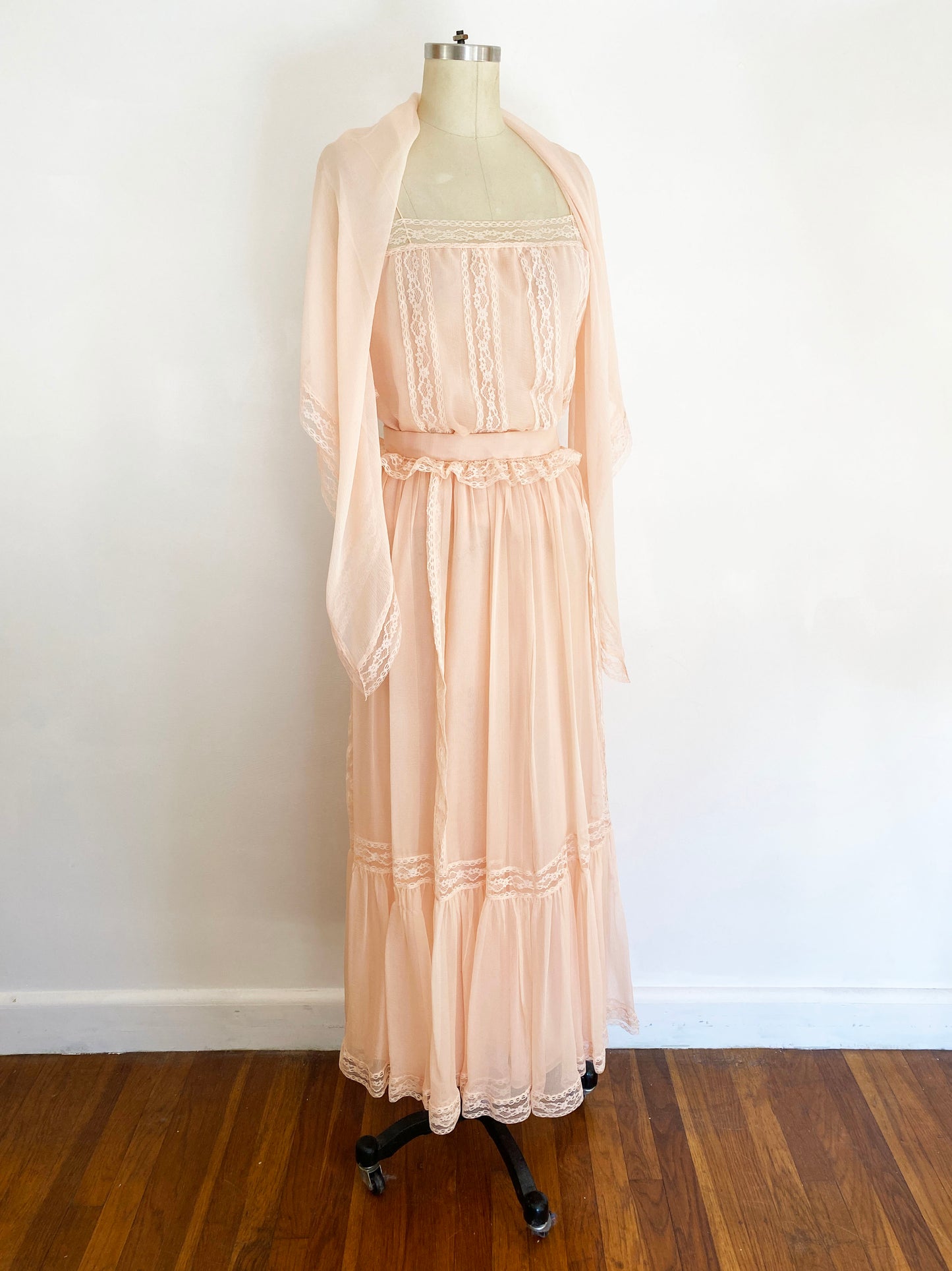 1970s Oscar de la Renta Peachy Pink Chiffon Silk and Lace Dress Set Camisole Maxi Skirt Romantic / Extra Small