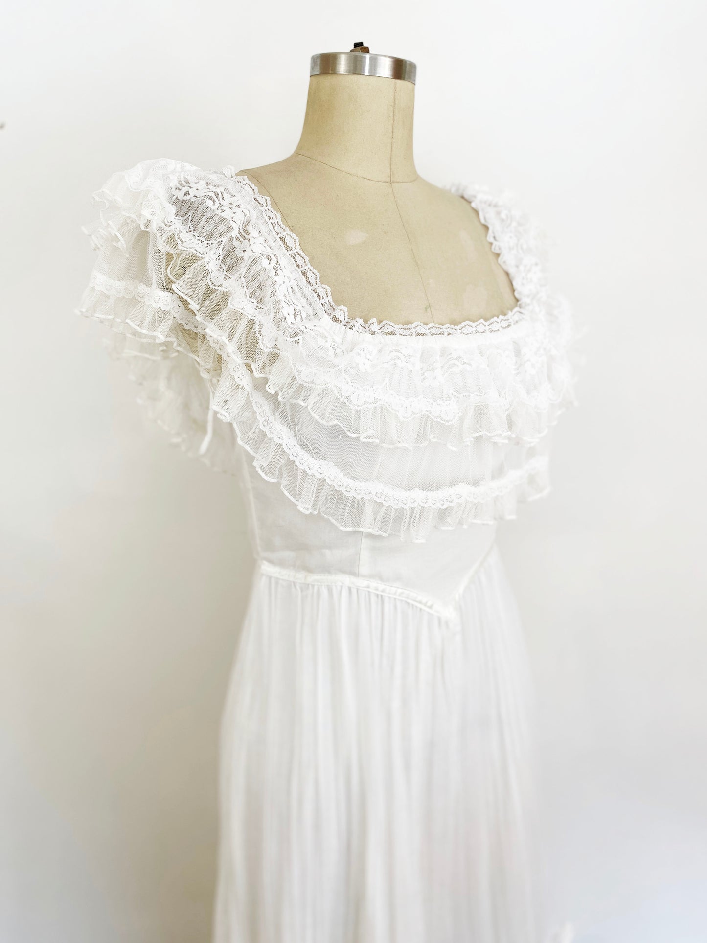 1970-1980s Gunne Sax White Gauzy Lace Dress Renaissance Prairie Maxi Dress Lace Ruffle Collar Boho Hippie Cottagecore Romantic / Small 4
