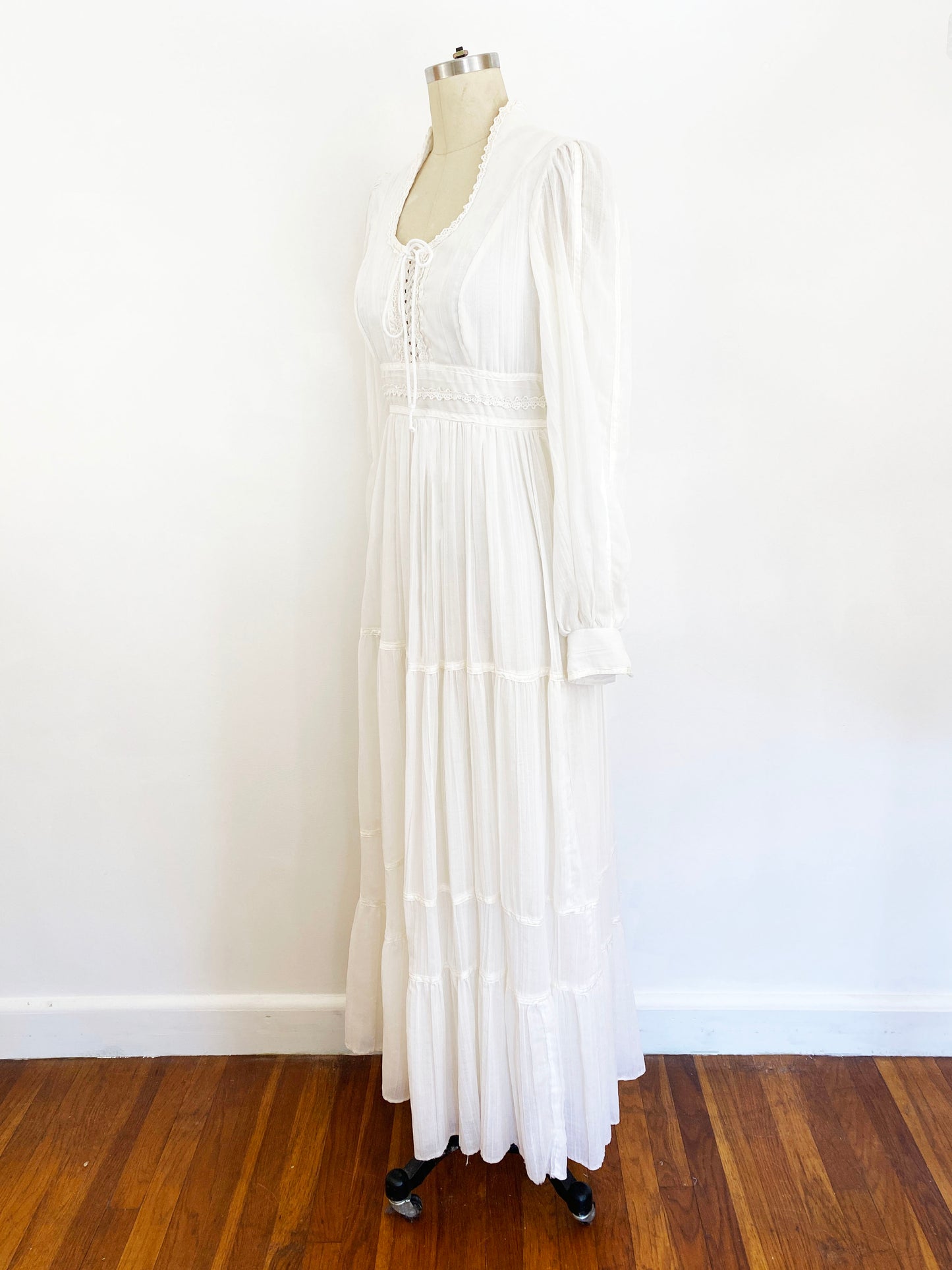 1970-1980s Gunne Sax White Gauzy Lace Corset Dress Renaissance Prairie Maxi Dress Boho Hippie Cottagecore Romantic / Small 6