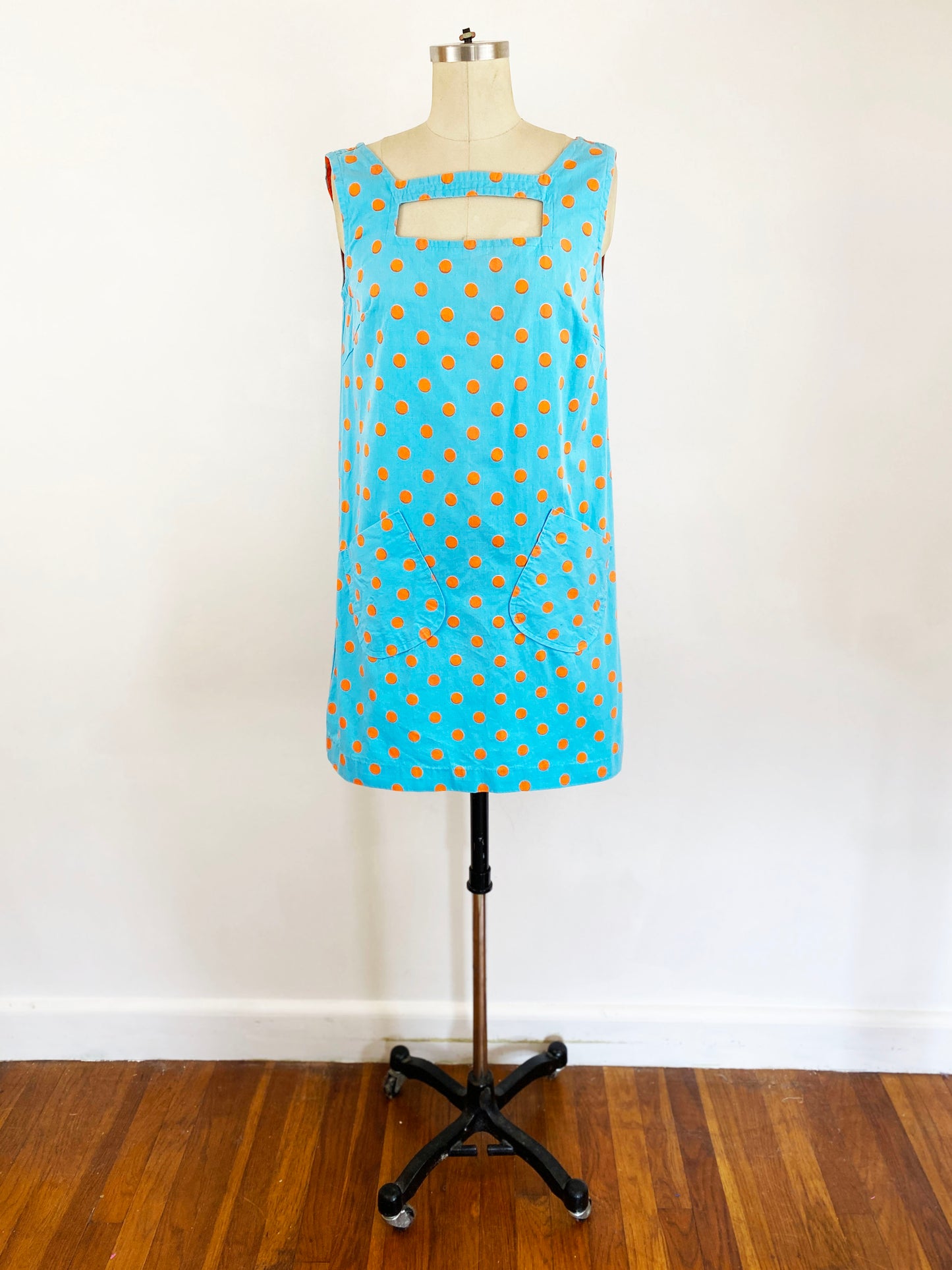 1960s PlayMates Orange and Blue Polka Dot Mini Dress Mod A-line Shift Dress Cut Out Collar Go Go / Medium 8