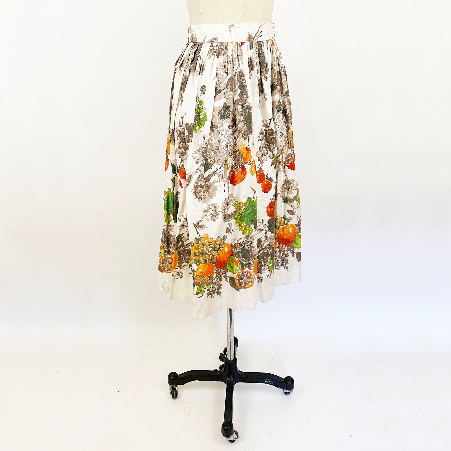 1950's Fruity Novelty Border Print Full Skirt Retro Cotton 50s Pleated White Orange Green Fruit Apple Grapes Strawberries / Small Waist 26"