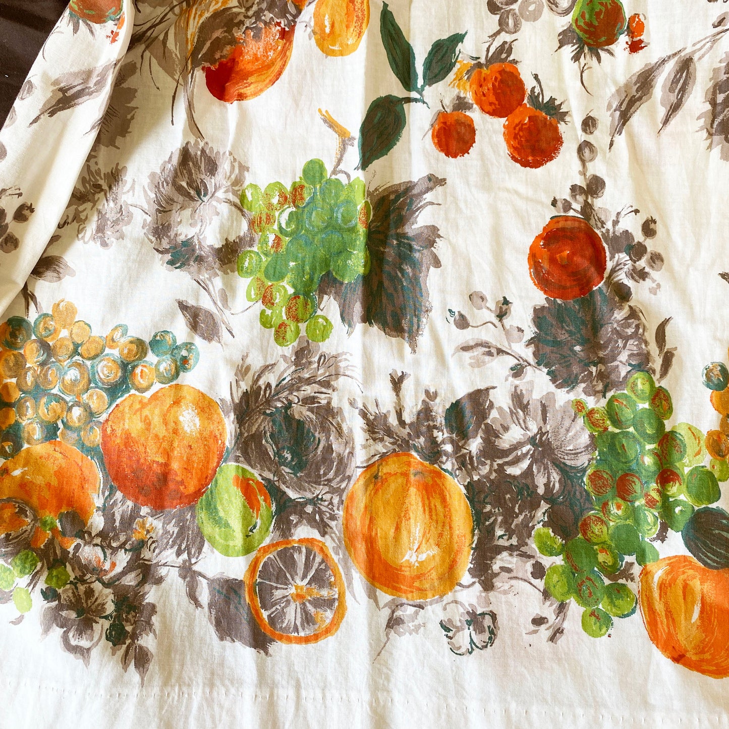 1950's Fruity Novelty Border Print Full Skirt Retro Cotton 50s Pleated White Orange Green Fruit Apple Grapes Strawberries / Small Waist 26"