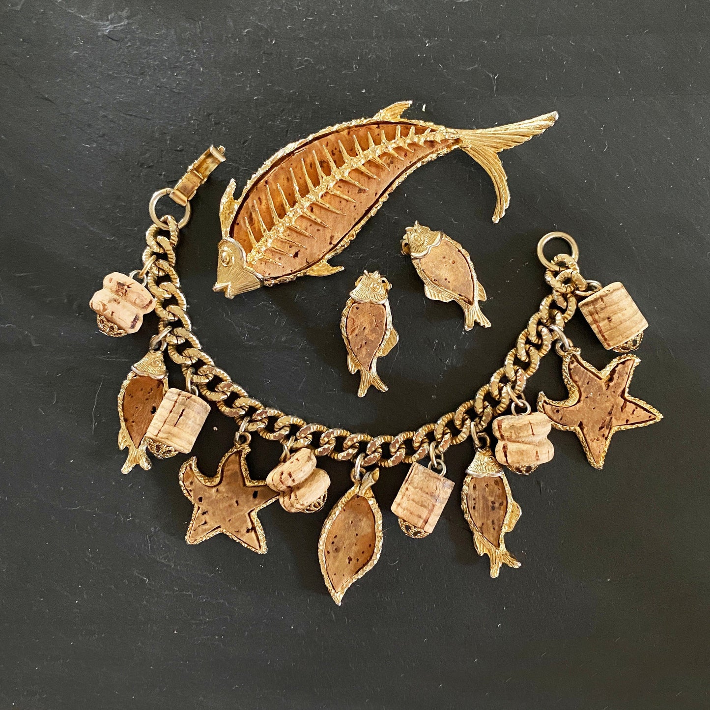 1960s Demi Parure Sea-life Ocean Fish Charm Bracelet Earrings Brooch Collectable Designer Costume Vintage Signed ART Mode-Art Arthur Pepper
