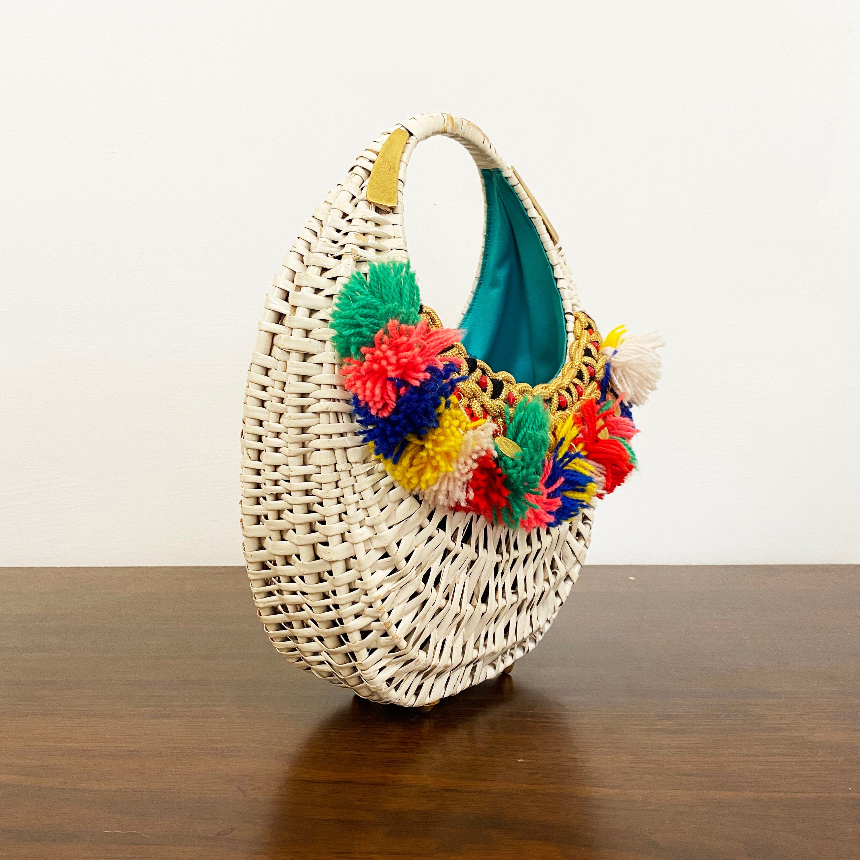 1950-1960s Koret White Coated Wicker Crescent Oval Bag 50s 60s Vintage  Woven Summer Basket Bag Pin Up Retro Multicolor Tassels Cute Playful