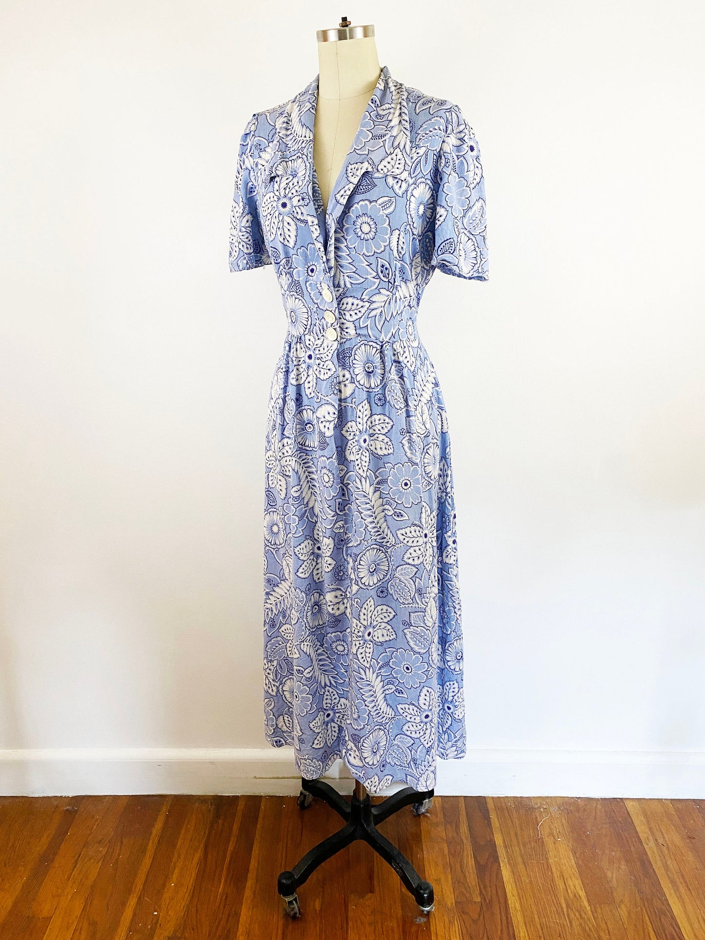 1930-1940s Light Blue and White Floral Cotton Bias Day Dress Vintage Cute Sweet Retro Pin Up House Dress Feed Sack / Size Medium 10