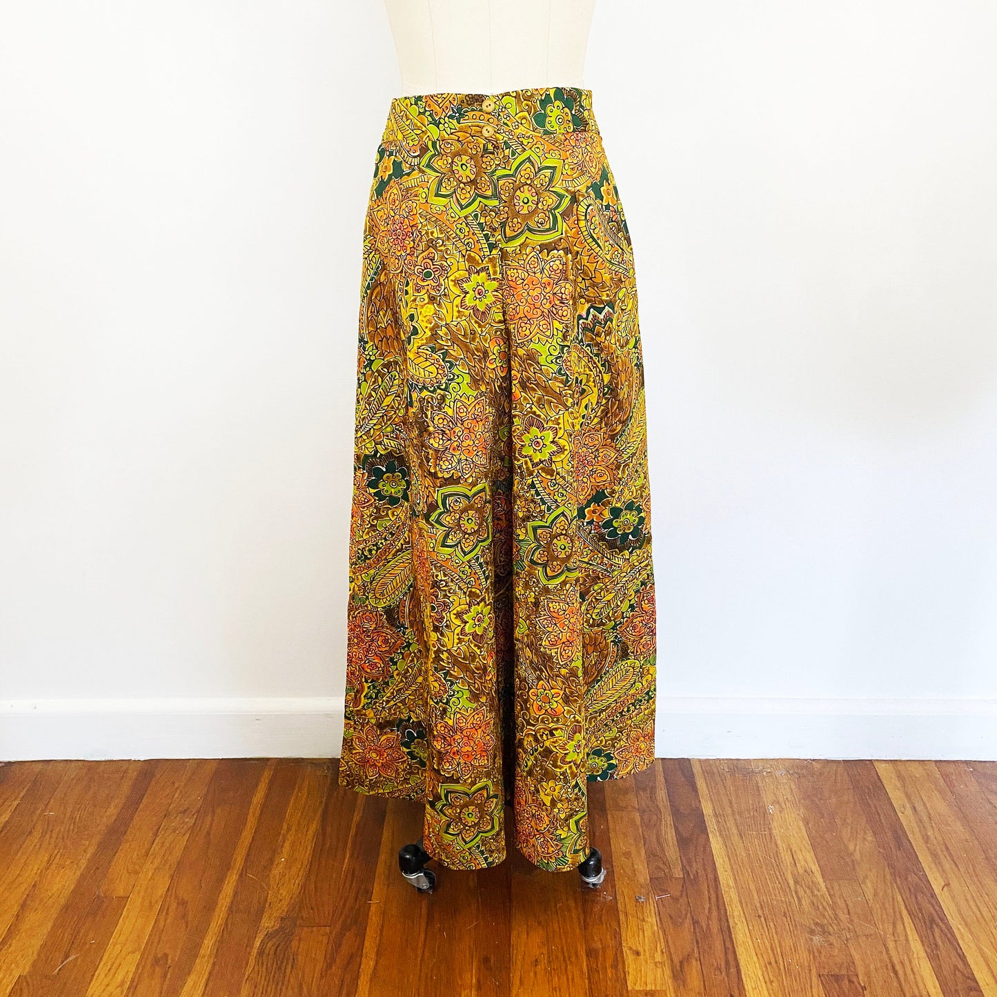 1960-1970s Paisley Wide Leg Pants High Waisted Palazzo Vintage Mod Pant Tiki Psychedelic Yellow Orange Green Hippie Boho / Size Medium 8/10