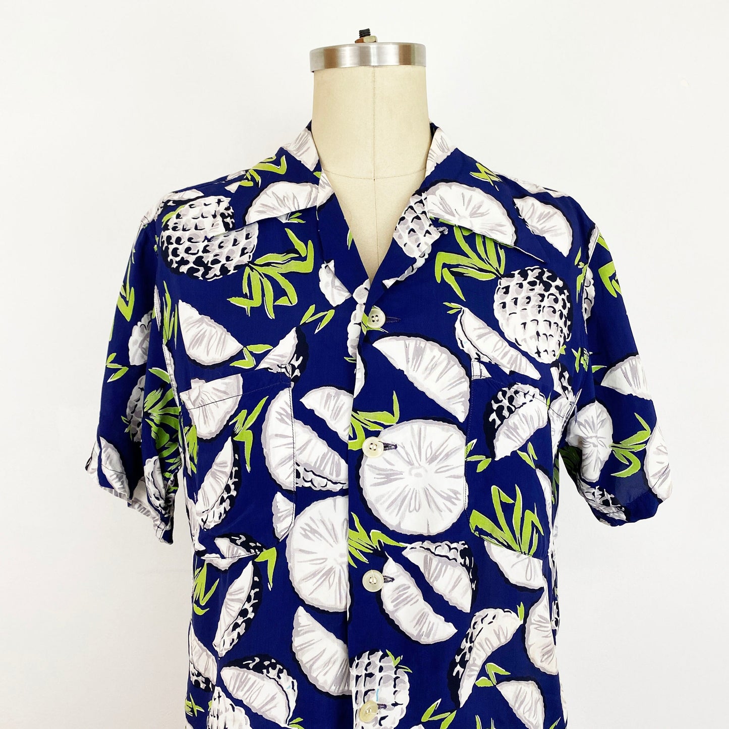 1940's Rayon Pineapple Fruity Surfer Shirt Rare Fruit Hawaii Oxford Tiki Tropical Retro Rockabilly Summer / Cisco Casuals / Medium Chest 40"