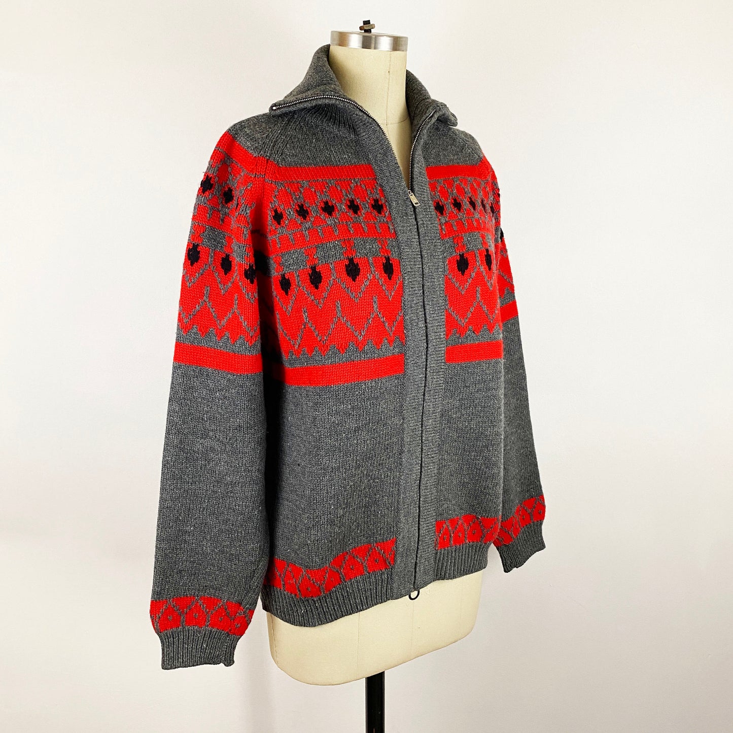 1960's Red Gray Wool Fair Isle Zip Cardigan / Vintage Nordic Sweater Holiday Sweater Ski Jumper Woodsy Winter / Size Large