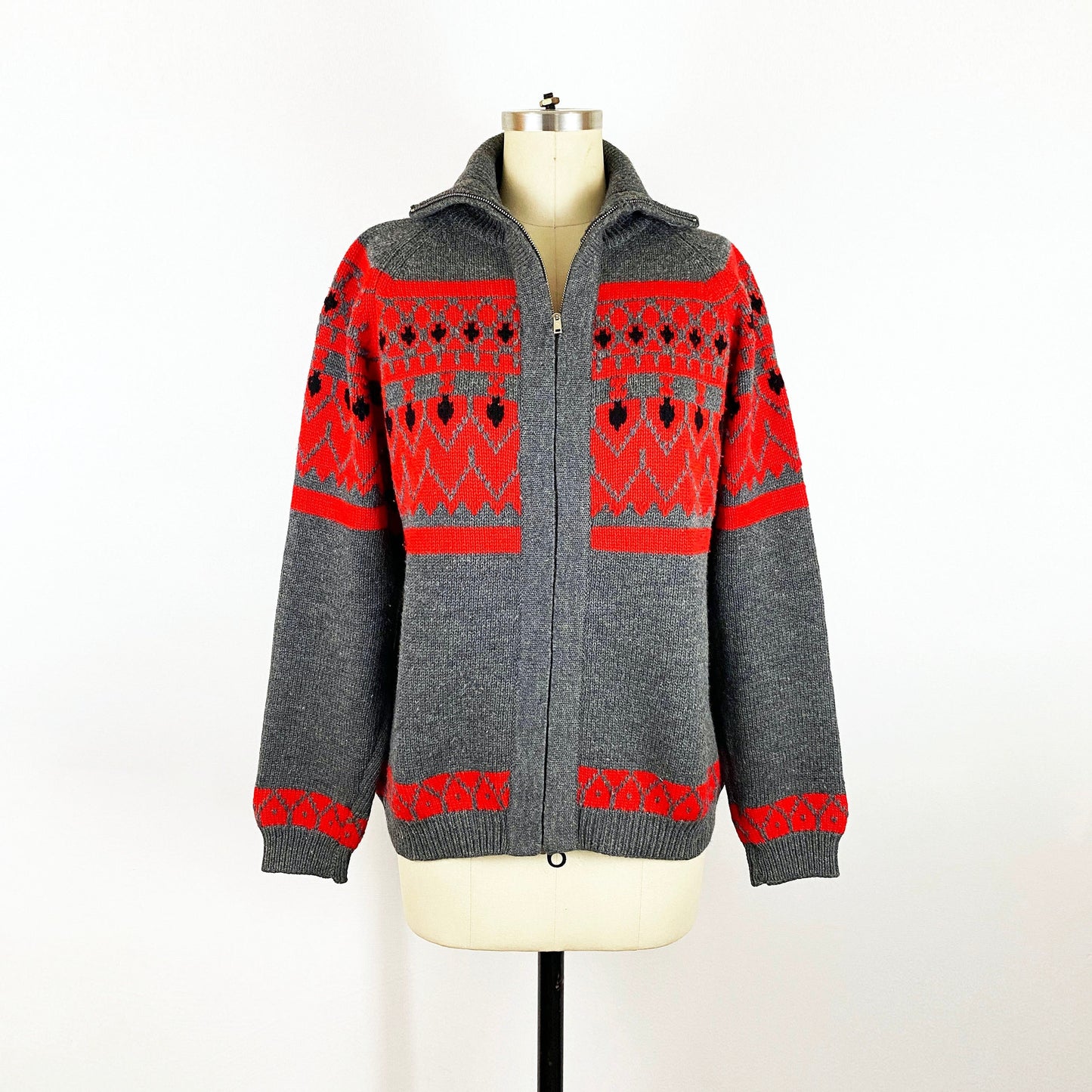 1960's Red Gray Wool Fair Isle Zip Cardigan / Vintage Nordic Sweater Holiday Sweater Ski Jumper Woodsy Winter / Size Large