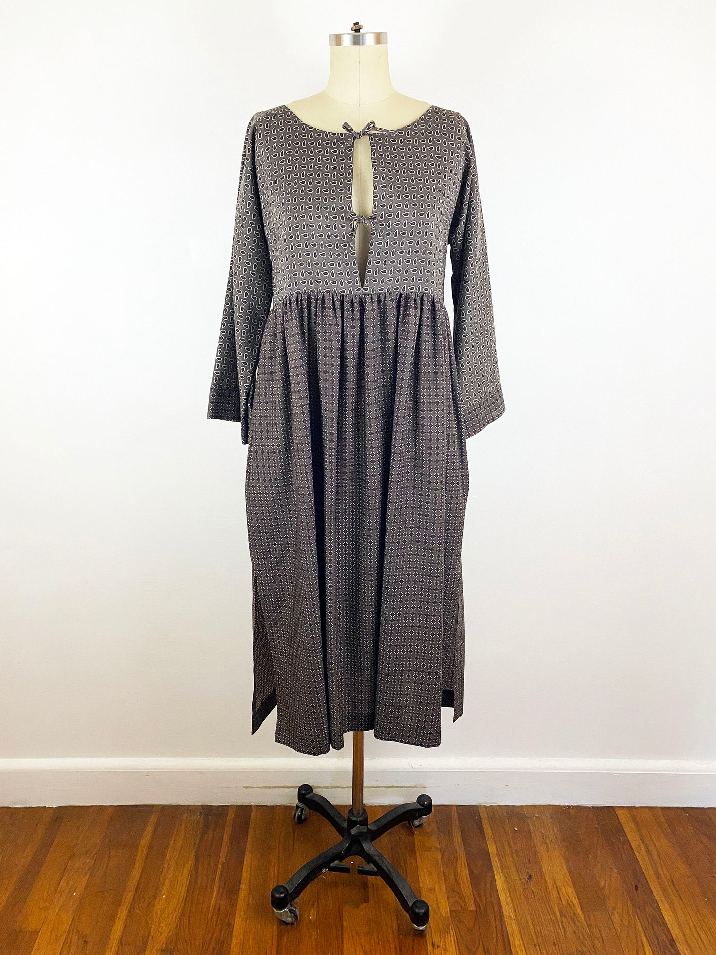 1970s Joan Vass NY Prairie Smock Dress Gray Paisley Wool Twill Boho Minimalist Dress Kaftan Elegant Vintage / Size Small